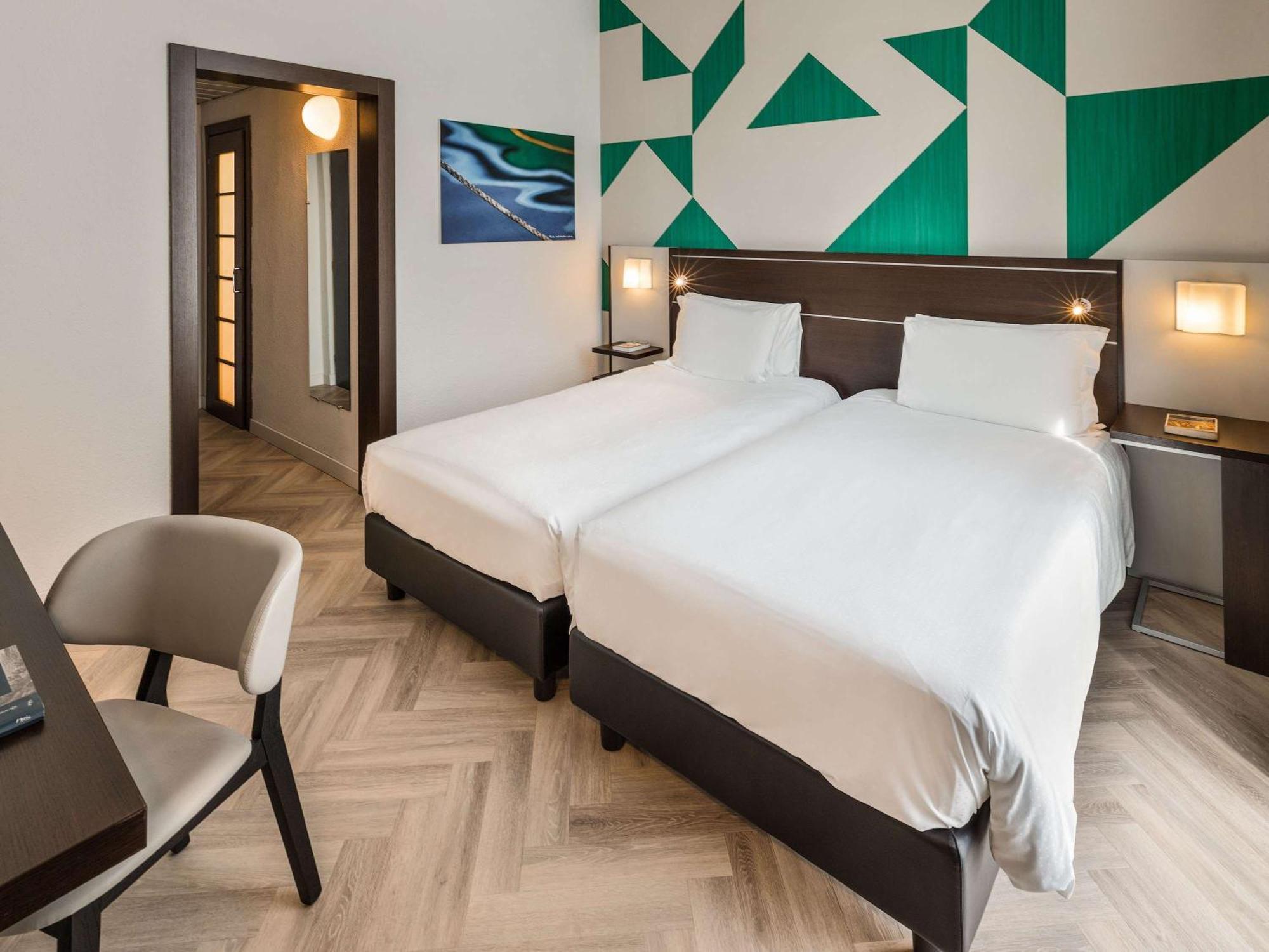 Mercure Napoli Centro Angioino Экстерьер фото