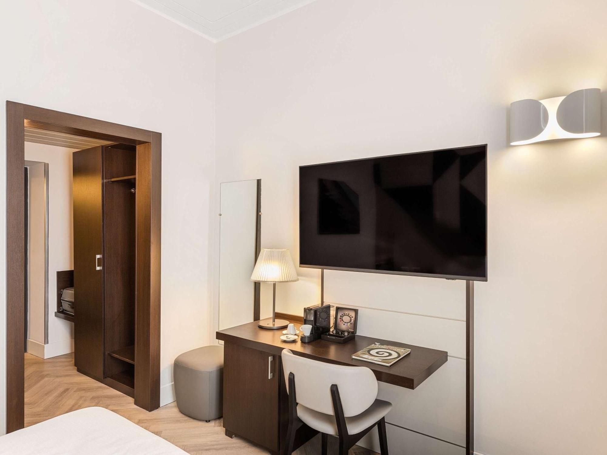 Mercure Napoli Centro Angioino Экстерьер фото