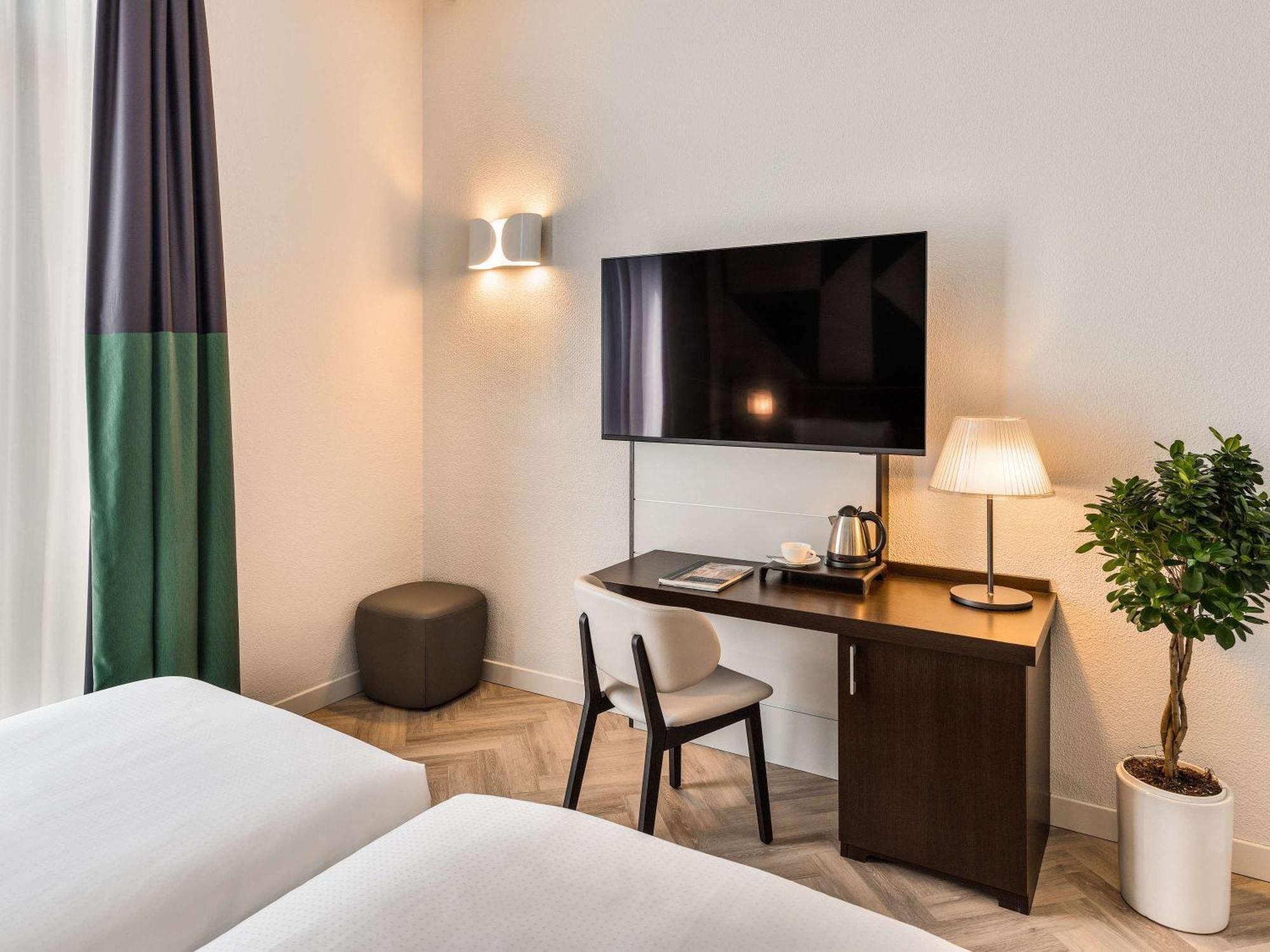 Mercure Napoli Centro Angioino Экстерьер фото