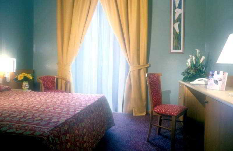 Mercure Napoli Centro Angioino Экстерьер фото